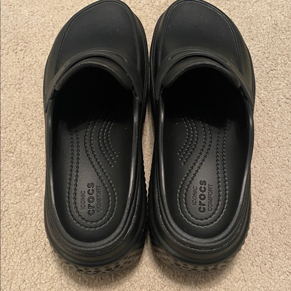 CROCS Black stomp lug sole penny loafer Clogs in size 6. - Picture 5 of 15